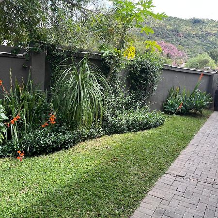 Toro Guest House Rustenburg Bagian luar foto
