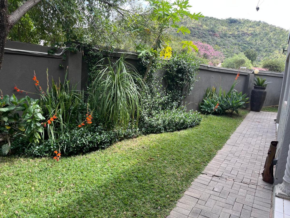 Toro Guest House Rustenburg Bagian luar foto