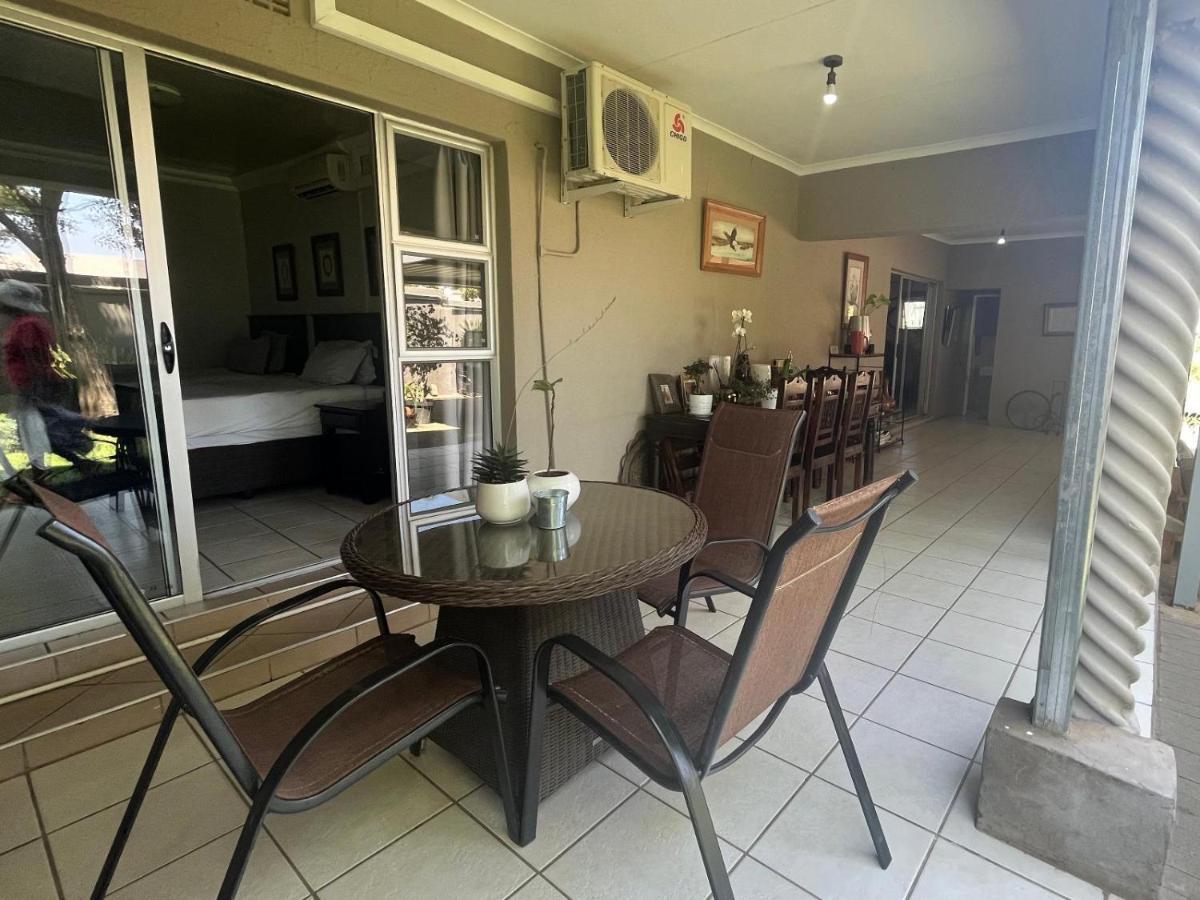 Toro Guest House Rustenburg Bagian luar foto