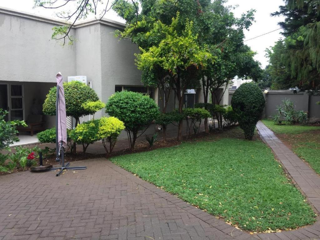Toro Guest House Rustenburg Bagian luar foto