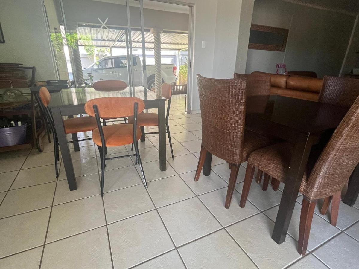 Toro Guest House Rustenburg Bagian luar foto