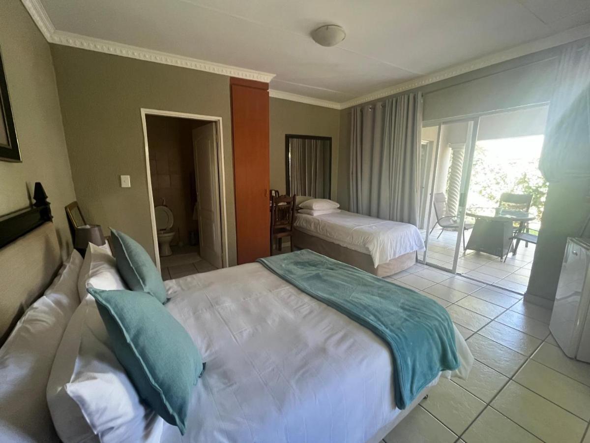 Toro Guest House Rustenburg Bagian luar foto