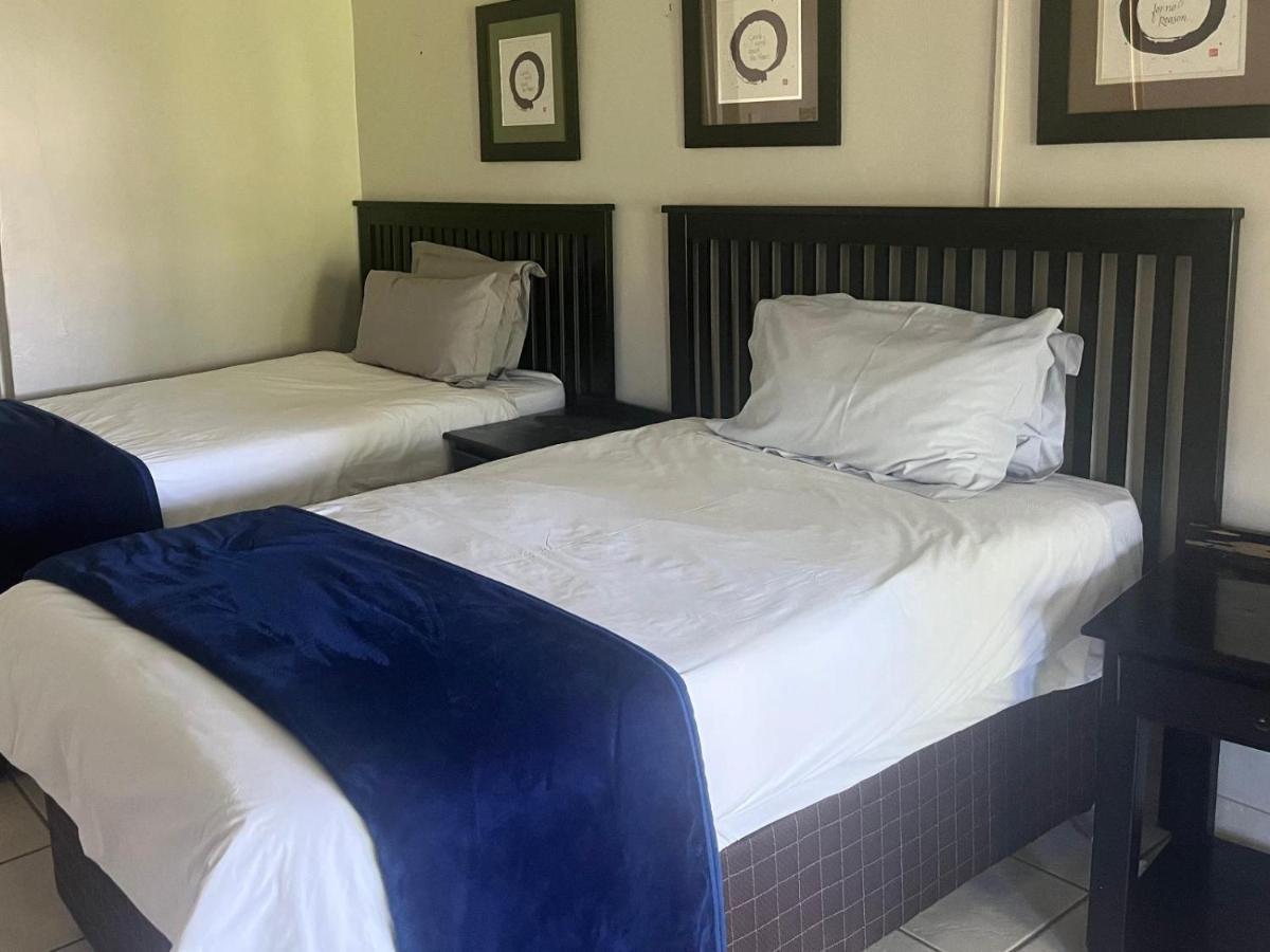 Toro Guest House Rustenburg Bagian luar foto
