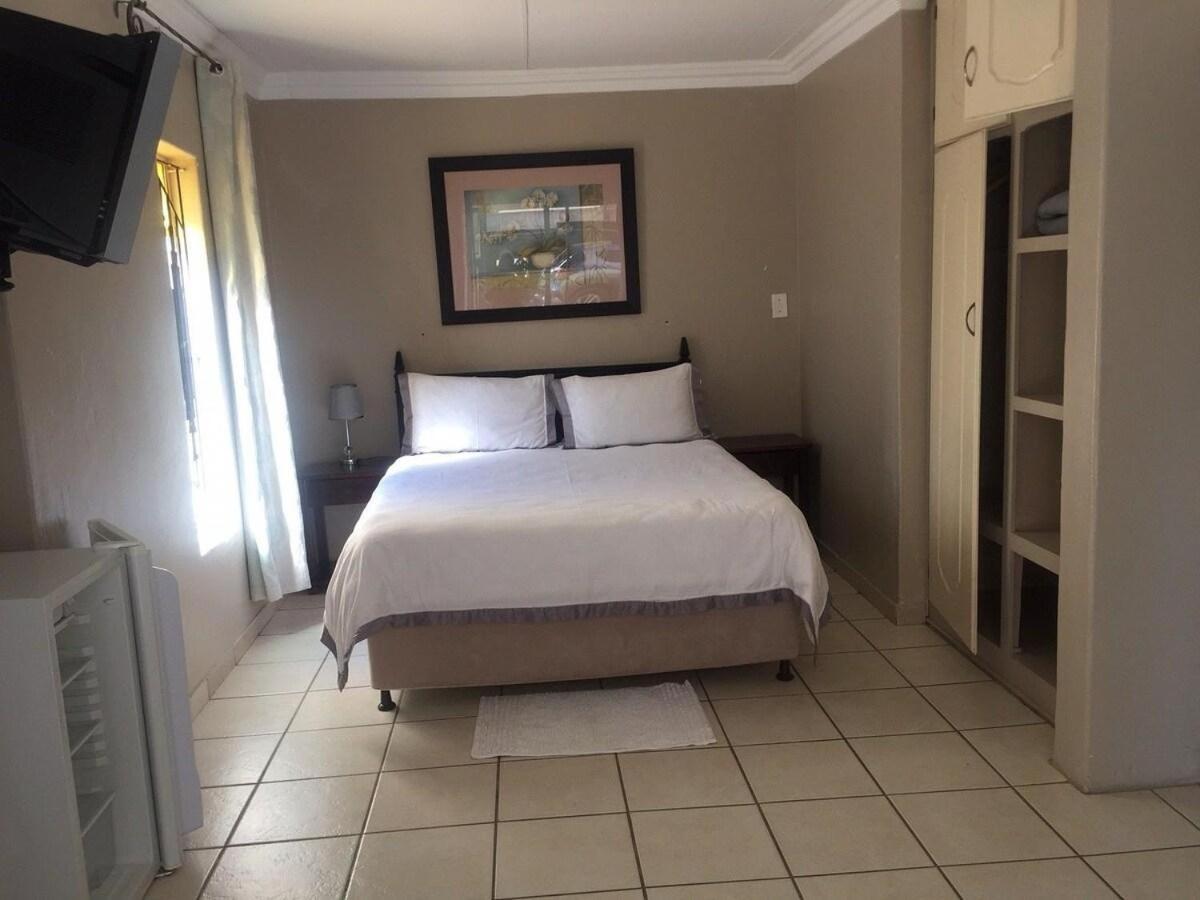 Toro Guest House Rustenburg Bagian luar foto