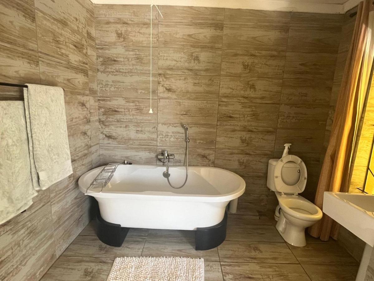 Toro Guest House Rustenburg Bagian luar foto