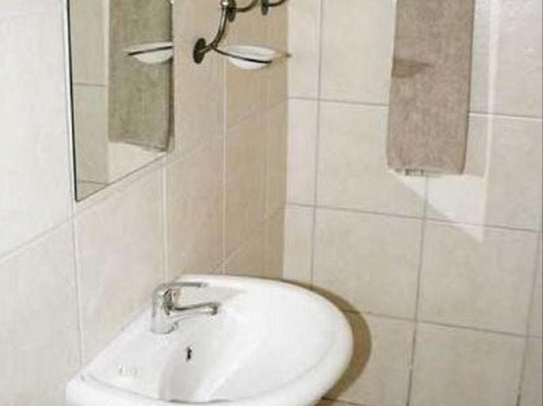 Toro Guest House Rustenburg Bagian luar foto
