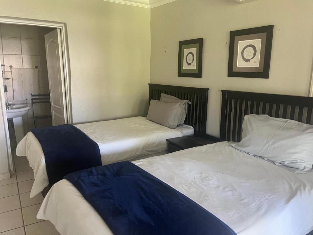 Toro Guest House Rustenburg Bagian luar foto