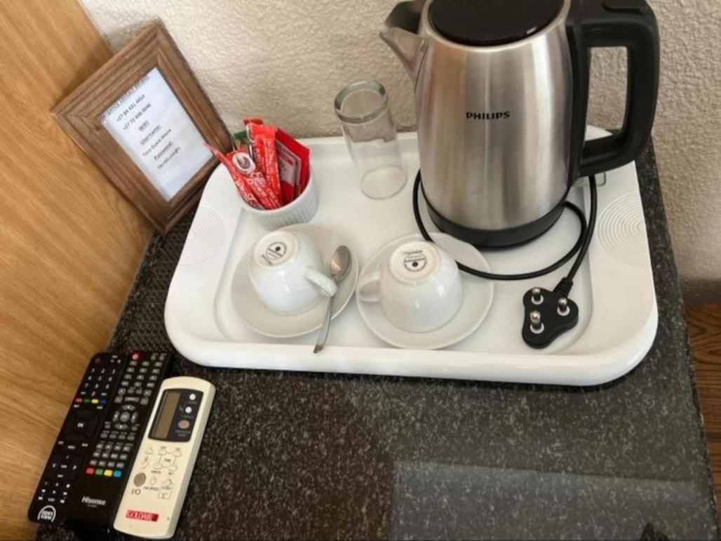 Toro Guest House Rustenburg Bagian luar foto