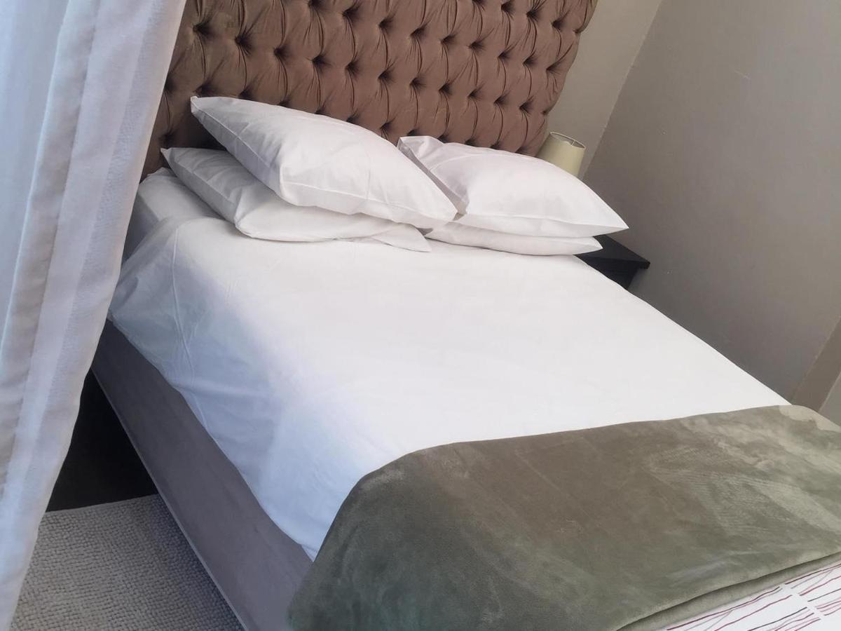 Toro Guest House Rustenburg Bagian luar foto